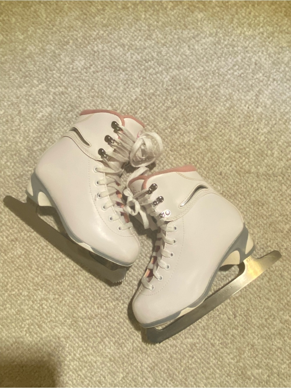 SOFT SKATE BY JACK Girls' White Ice Skates SZ 3 - Youth Figure Skates